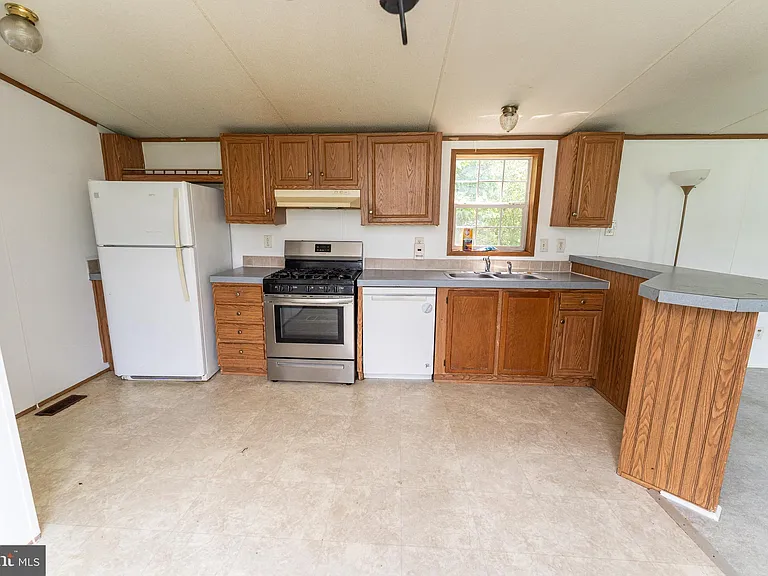 2350 Old Snow Hill Rd — Photo 19