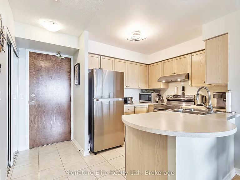 11 Oneida Cres #LPH05 — Photo 9