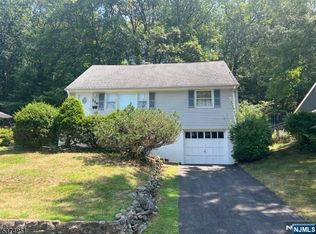 126 Rafkind Rd, Bloomingdale, NJ 07403
