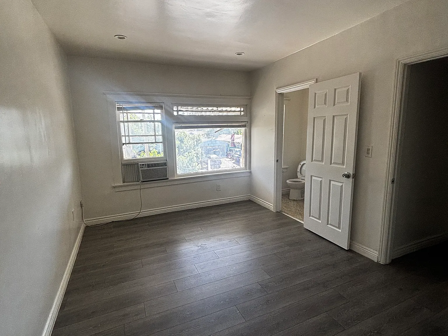 1 bed, 200 sqft, $1,100 — Photo 3