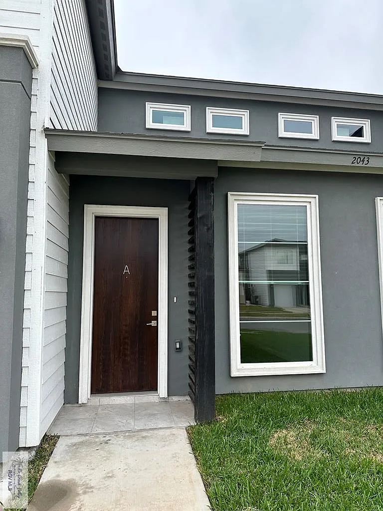 Building Photo - 2018 Diamond Dr #A