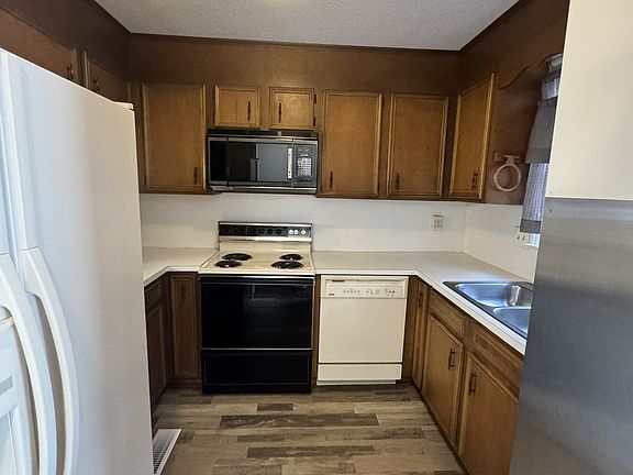3rd image of 133 Columbine Dr APT 113