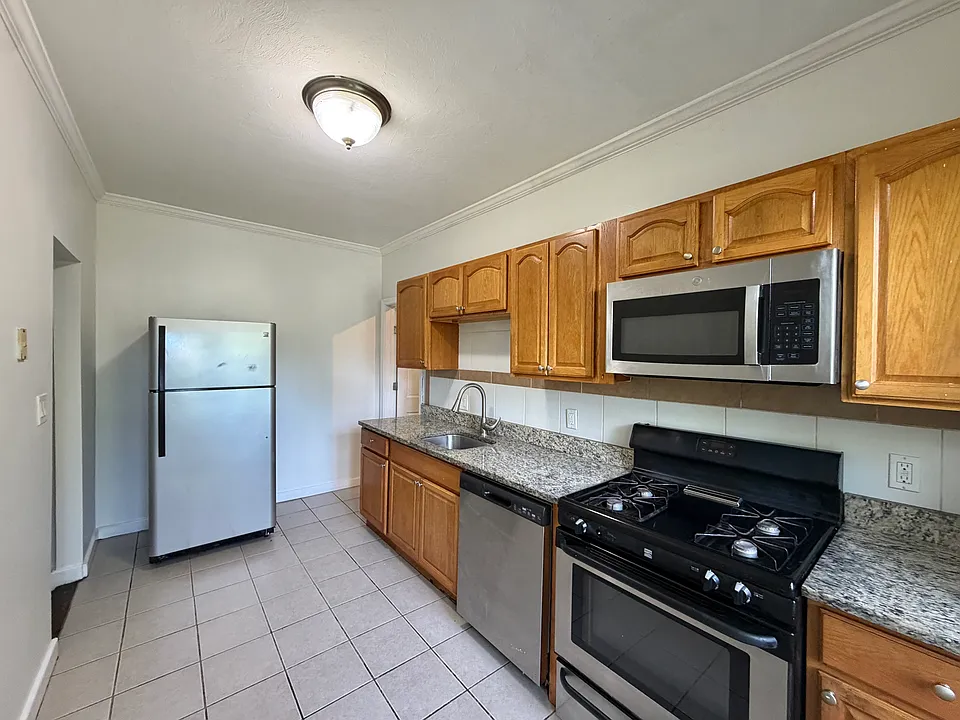435 Walnut Ave #9