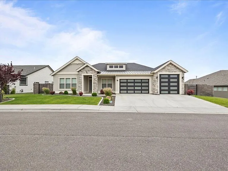 2319 Skyview Loop — Photo 4
