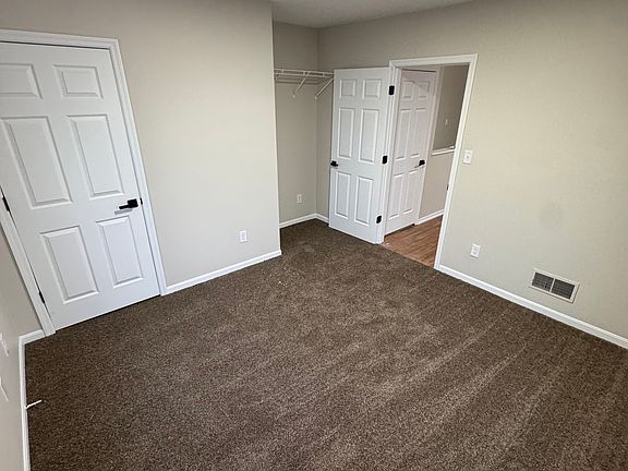5th image of 2084 Logan Ave #2