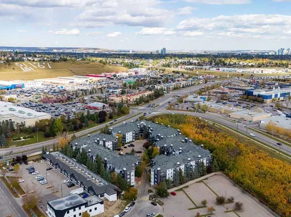 20 Sierra Morena Mews SW #109, Calgary, AB T3H 3K6
