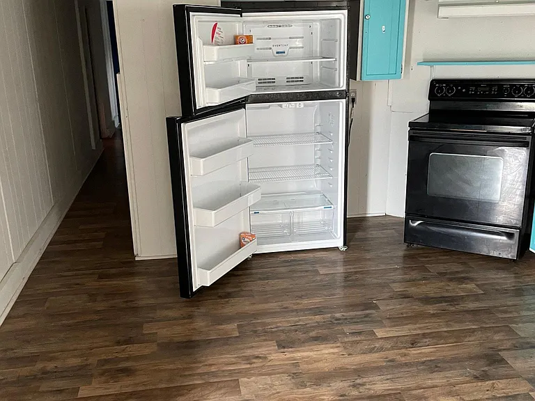 3302 Lake Dr — Photo 6