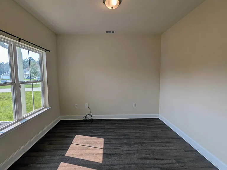 708 Mill Creek Cir — Photo 3