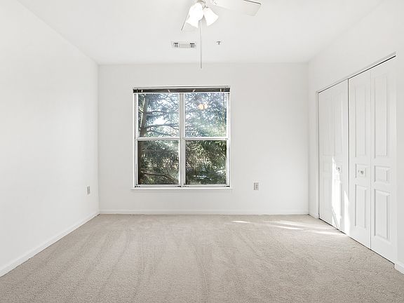 5th image of 2204 Westcourt Ln APT 105