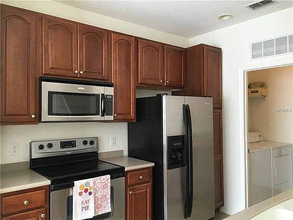 5th image of 2424 Grand Central Pkwy APT 19