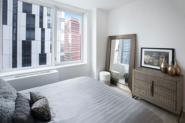 Rented by Red Apple Group | media 28