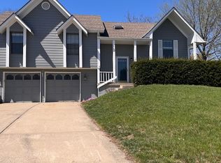 112 SE Gemstone Cir, Lees Summit, MO 64063