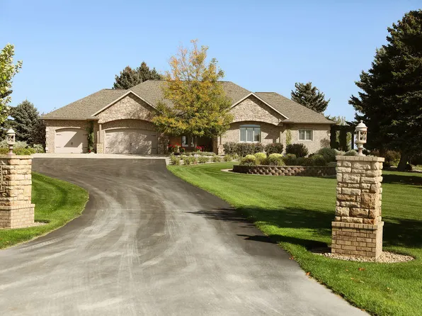 2520 385th Ave N, Aberdeen, SD 57401