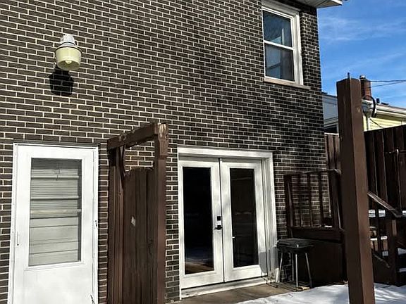 2nd image of 2614 Jewett Ave