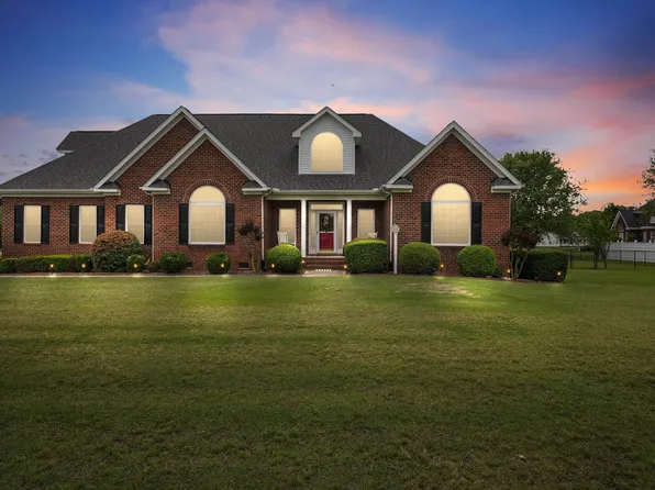 202 Halston Dr, Pikeville, NC 27863