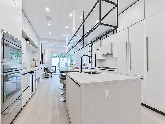 3rd image of 129 Beaconsfield Ave
