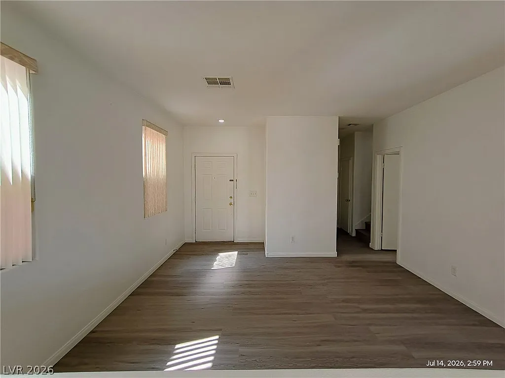 4 bed, 3.0 bath, 2017 sqft, $2,046 — Photo 2