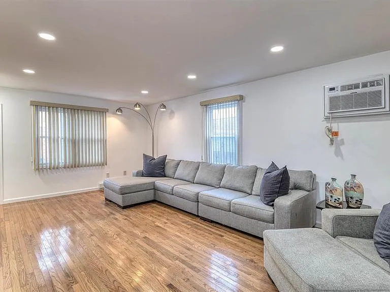 9709 Monmouth Ave #C2 — Photo 4