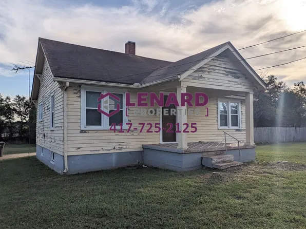 904 E Locust St, Bolivar, MO 65613
