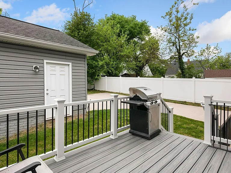 2427 Fort Dr — Photo 24
