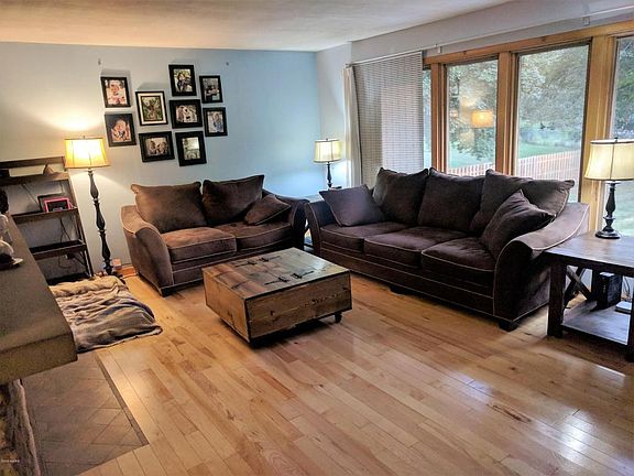 3rd image of 651 Carpenter Ave NW