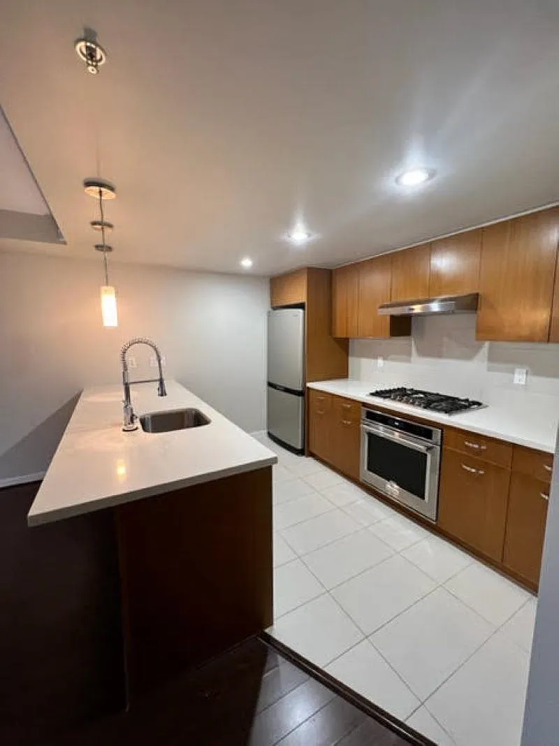 3 bed, 1600 sqft, $4,000 — Photo 2