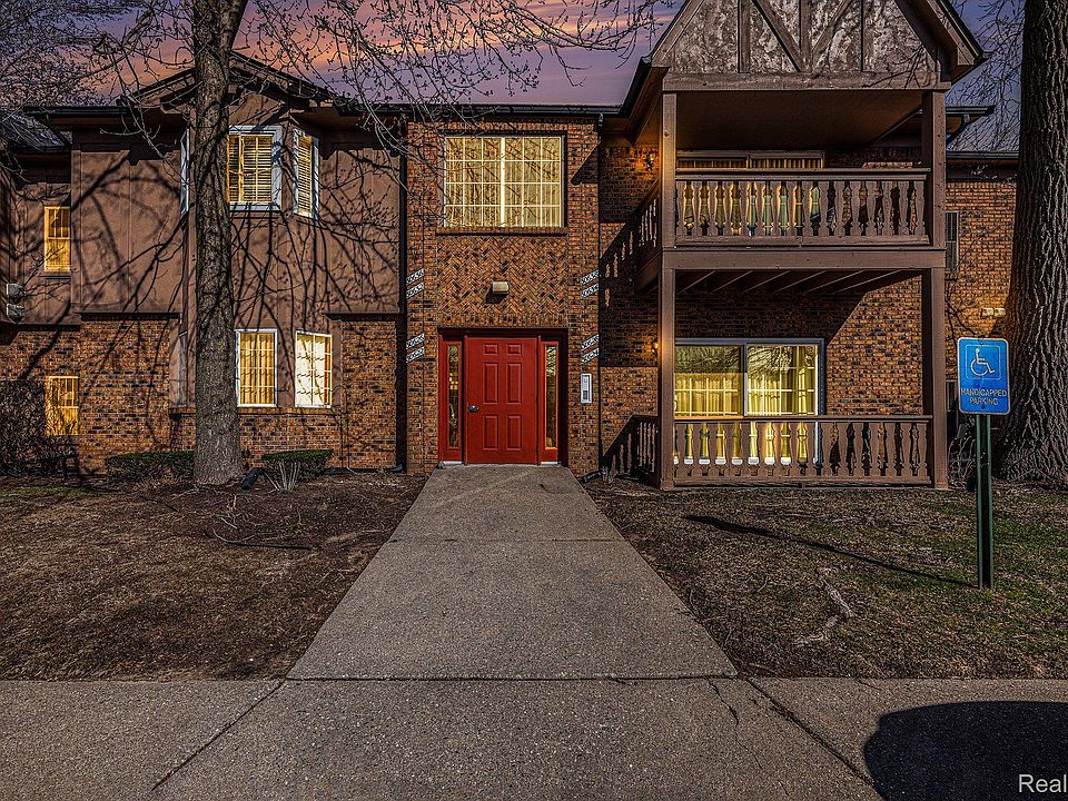 1st image of 30628 Oakridge Manor Dr