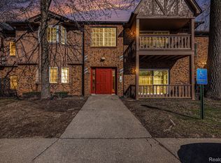 30628 Oakridge Manor Dr, Roseville, MI 48066