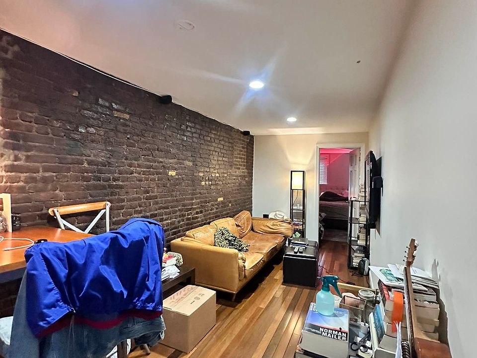 2nd image of 167 Mulberry St APT 4