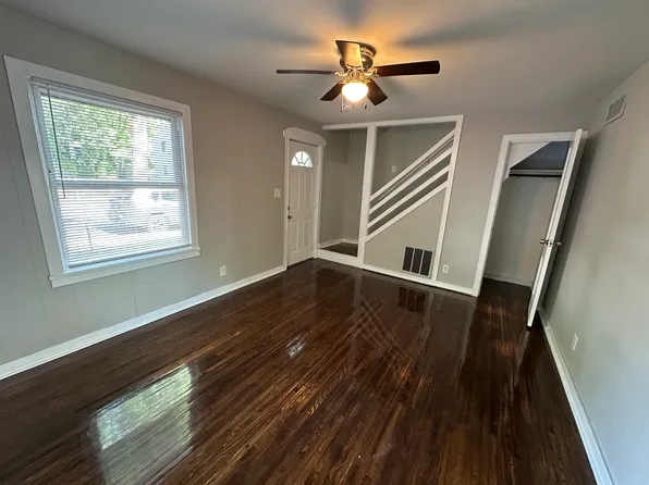 12 Hilltop Rd, New Haven, CT