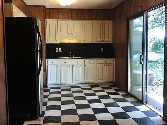 3rd image of 6331 Louisville Ave