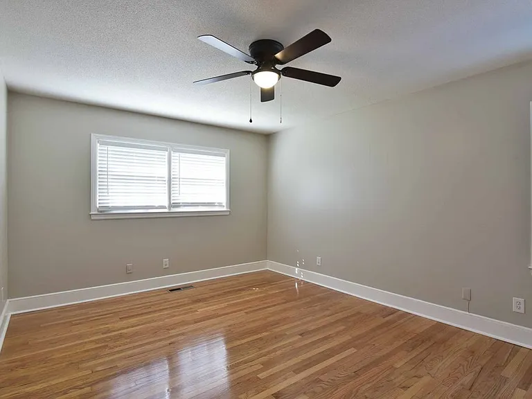 426 Forest Glen Dr — Photo 10