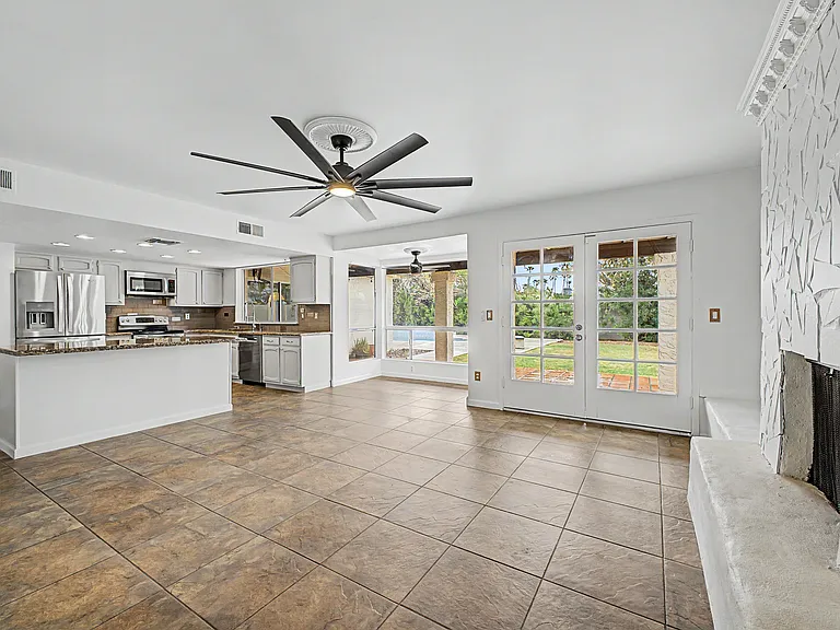 15837 N 47th Pl — Photo 16
