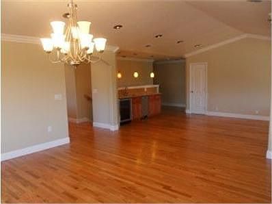 4th image of 619 Davenport Dr
