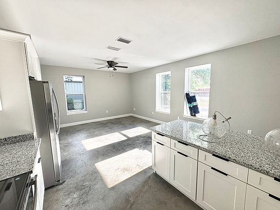 5th image of 1441 Live Oak St #1