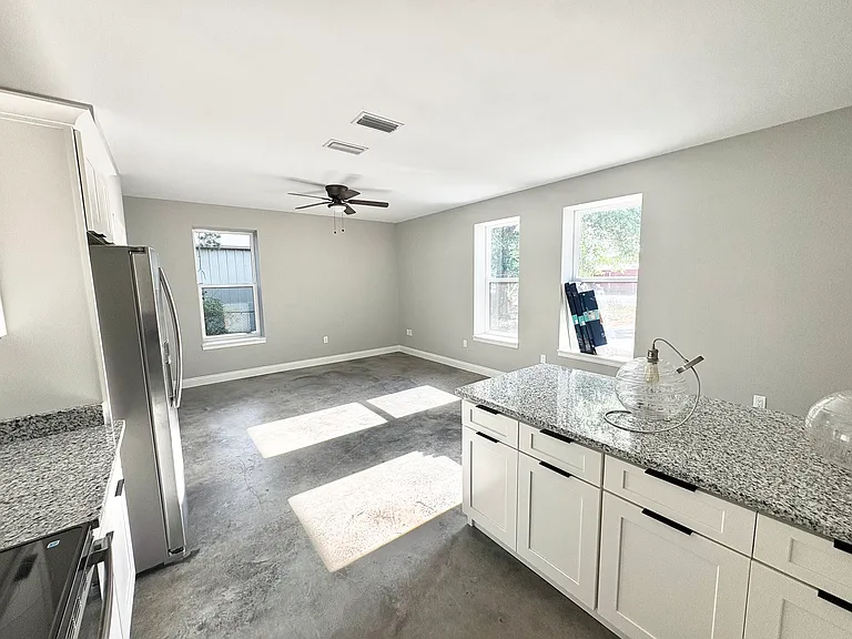 1441 Live Oak St #1 — Photo 5