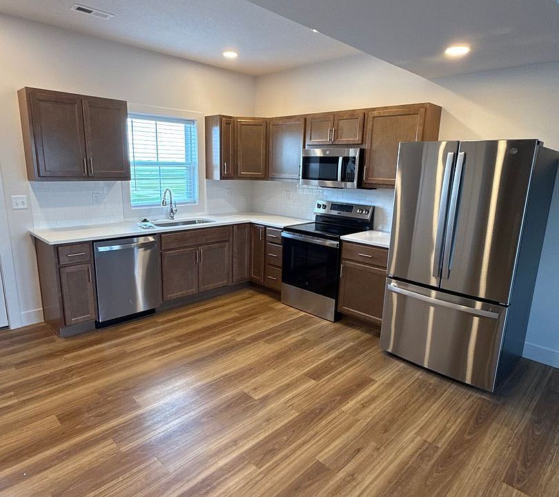1st image of 913 Green Mill Rd #4
