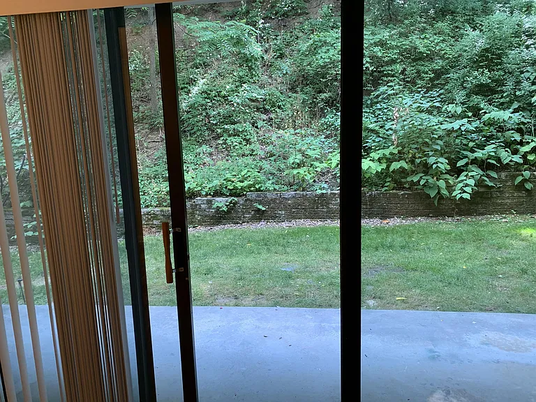 7250-7272 Beacon Hill Dr — Photo 3