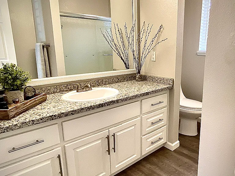 Alternate view of bathroom