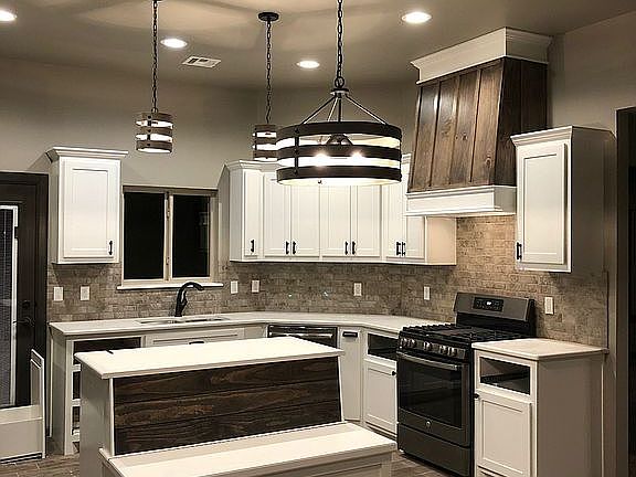 Kitchen. bench/island