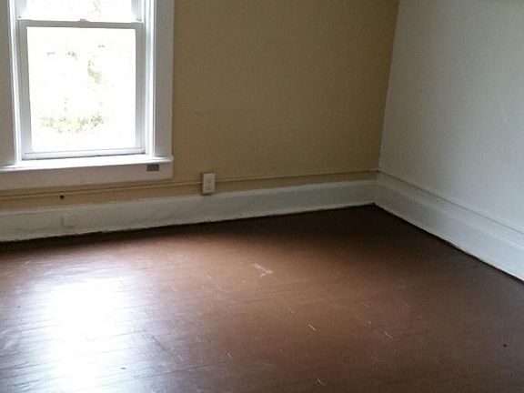 5th image of 528 Laporte Ave