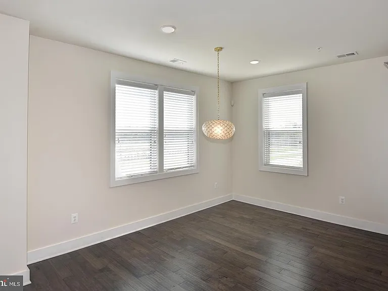 44858 Tiverton Sq — Photo 35