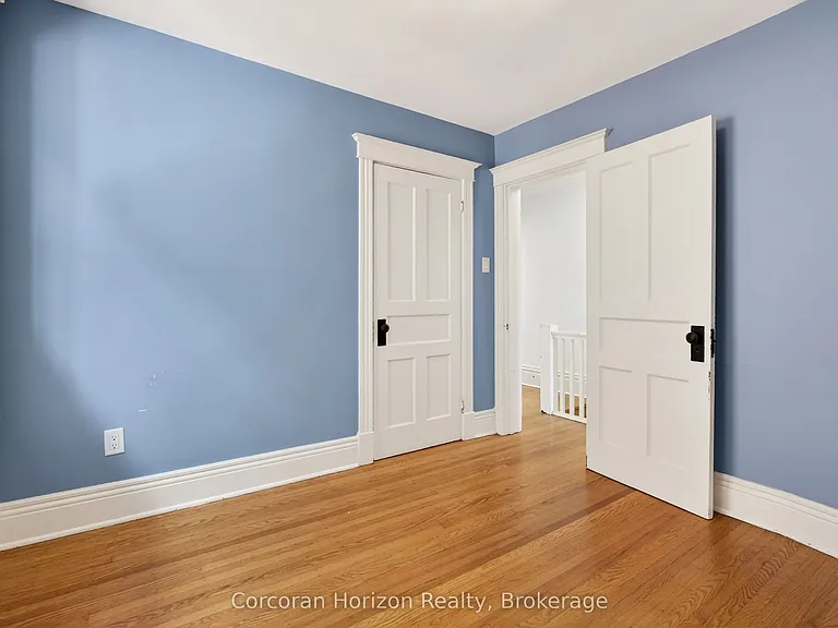 520 John St N — Photo 32