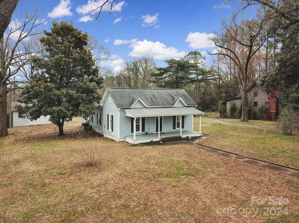 8509 University East Dr, Charlotte, NC 28213