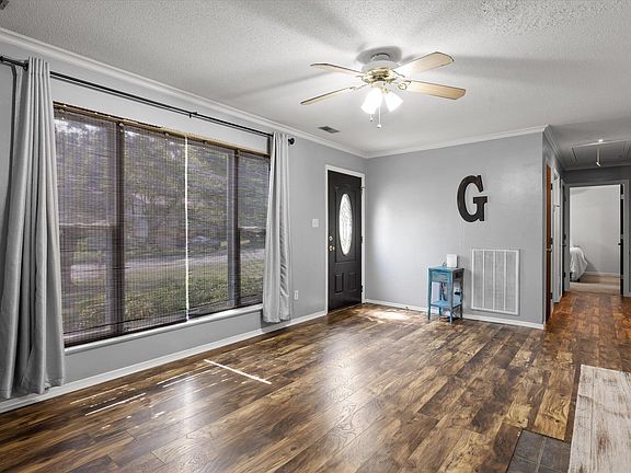 4th image of 1389 Meadowood Dr