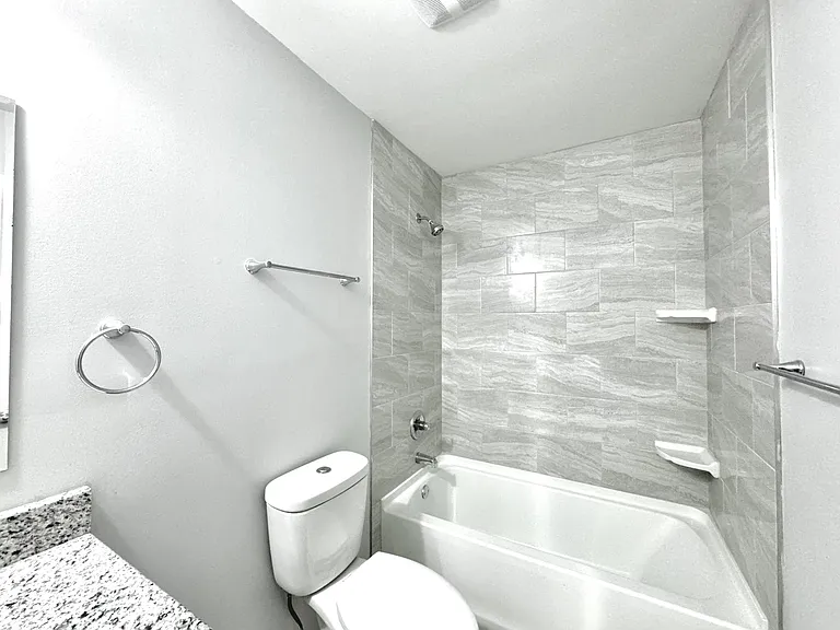 704 E Chestnut Ave — Photo 15