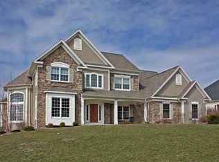 102 Neuchatel Ln, Fairport, NY 14450