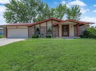 4 Inverness Ct, Saint Peters, MO 63376