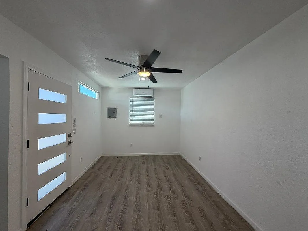 1 bed, 1.0 bath, 400 sqft, $1,600 — Photo 2