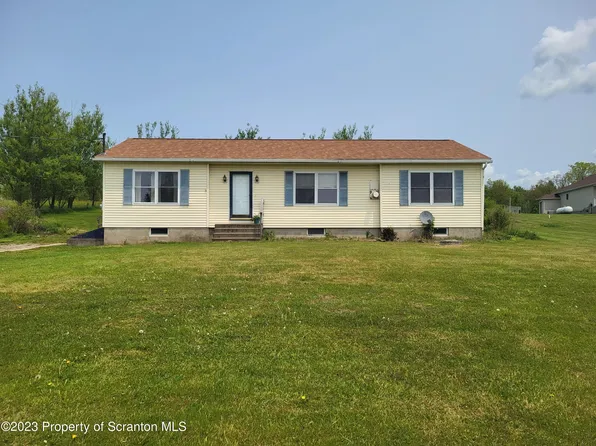 137 Pierce Rd, Greenfield Township, PA 18407